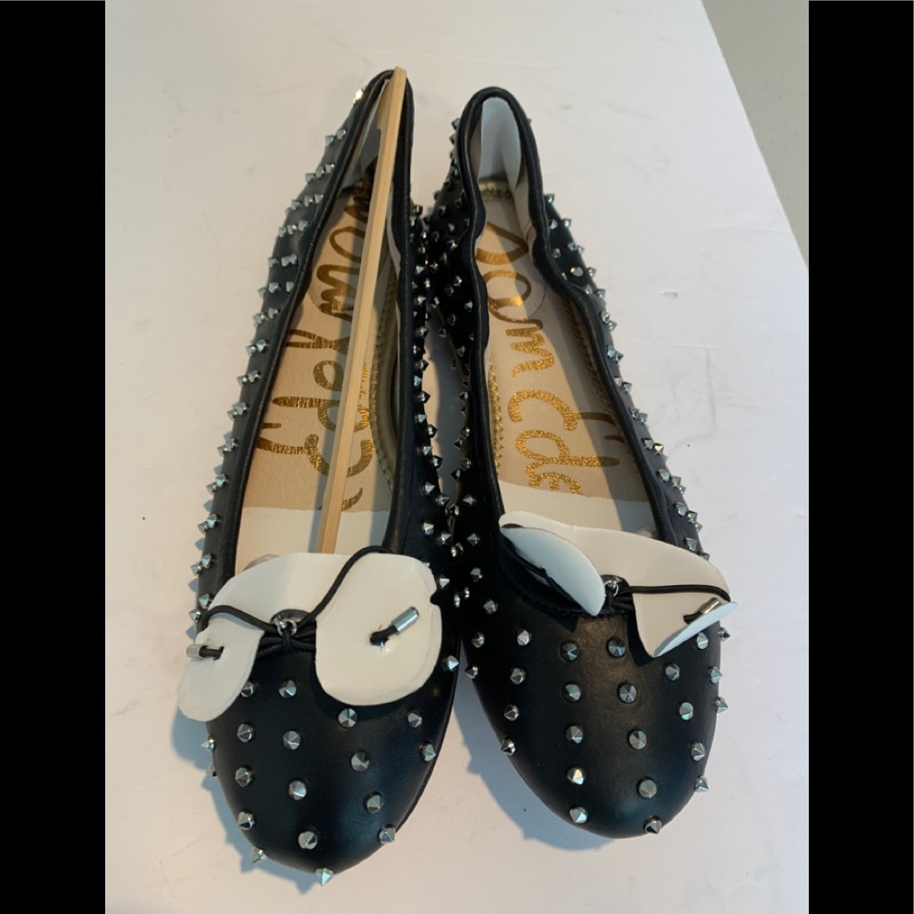 NWT SAM EDELMAN FELICIA FLAT SILVER STUDS 38.5